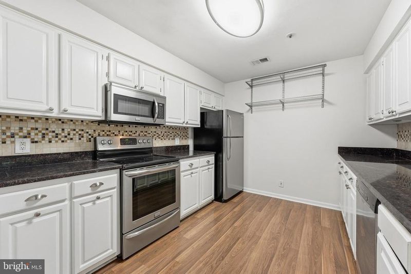240 S Reynolds St #306, Alexandria, VA 22304