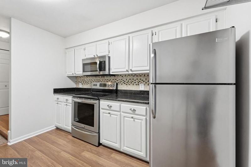 240 S Reynolds St #306, Alexandria, VA 22304