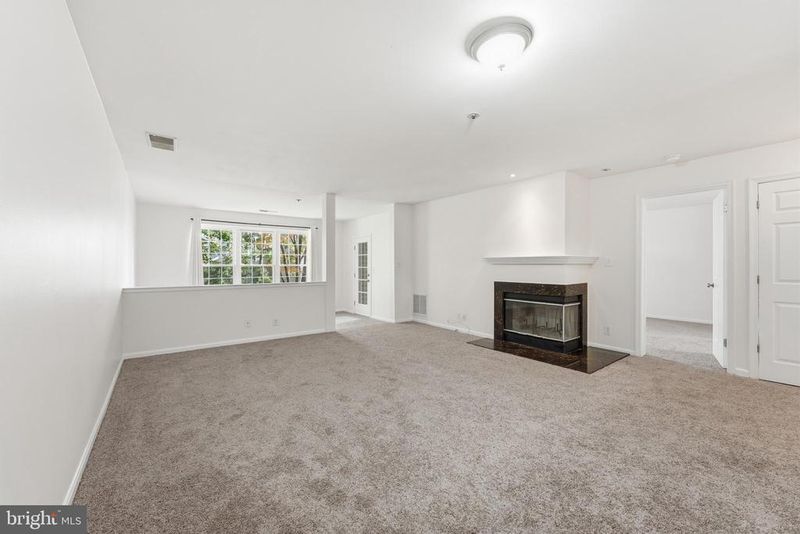 240 S Reynolds St #306, Alexandria, VA 22304