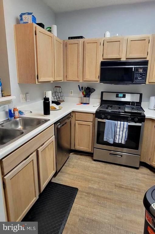 13068 Autumn Woods Way #202, Fairfax, VA 22033