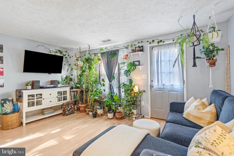 5819 Whitfield Ct, Frederick, MD 21703