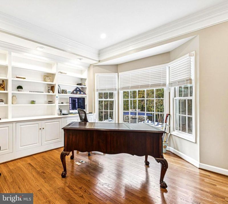 4904 Elsa Ct, Fairfax, VA 22030
