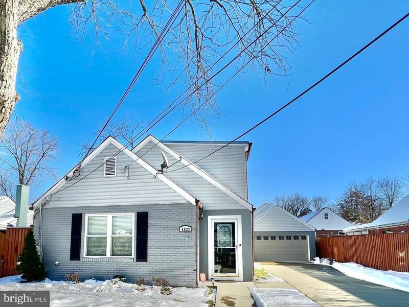 6833 Standish Dr, Hyattsville, MD 20784