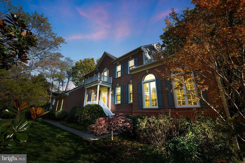 5495 Rockpointe Dr, Clifton, VA 20124