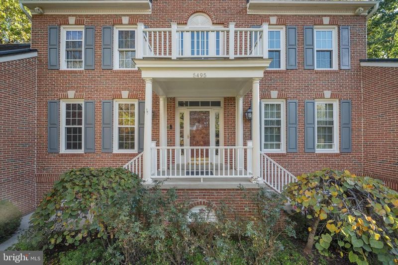 5495 Rockpointe Dr, Clifton, VA 20124