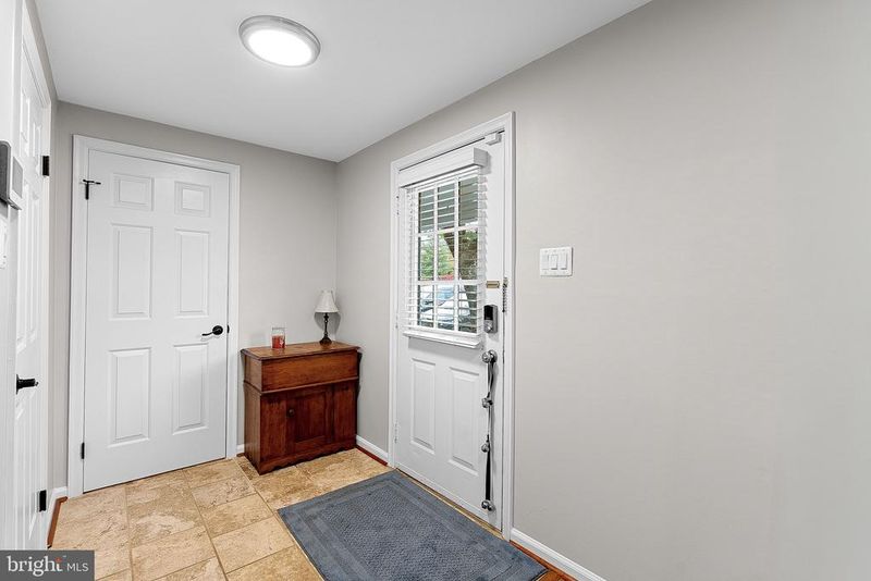 1550 Poplar Grove Dr, Reston, VA 20194