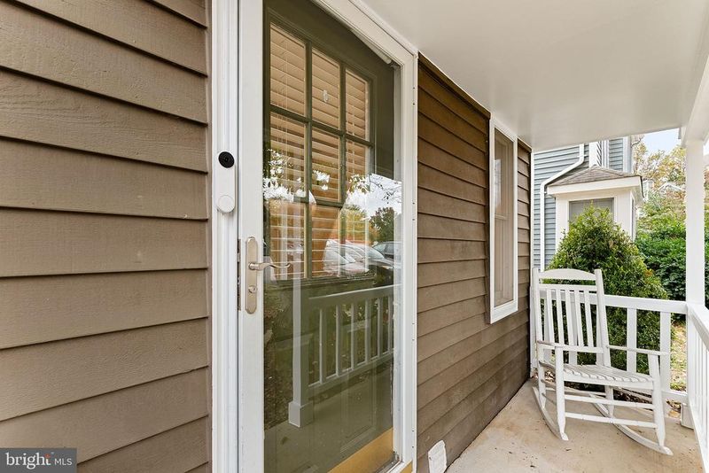 1550 Poplar Grove Dr, Reston, VA 20194