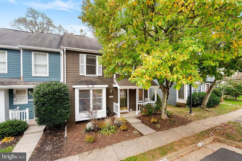 1550 Poplar Grove Dr, Reston, VA 20194