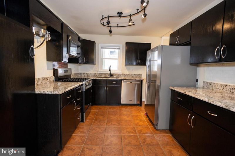 5914 Ridge View Dr, Alexandria, VA 22310
