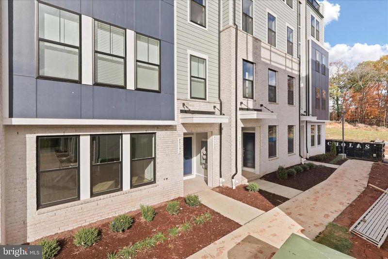 45197 Drowes Ter, Dulles, VA 20166