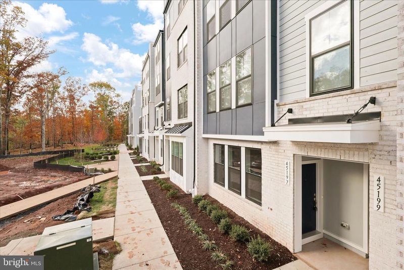 45197 Drowes Ter, Dulles, VA 20166
