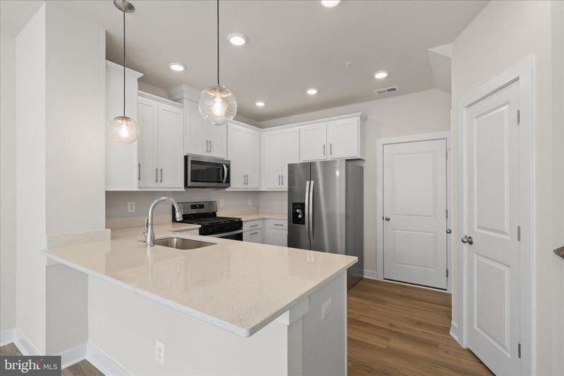 45197 Drowes Ter, Dulles, VA 20166