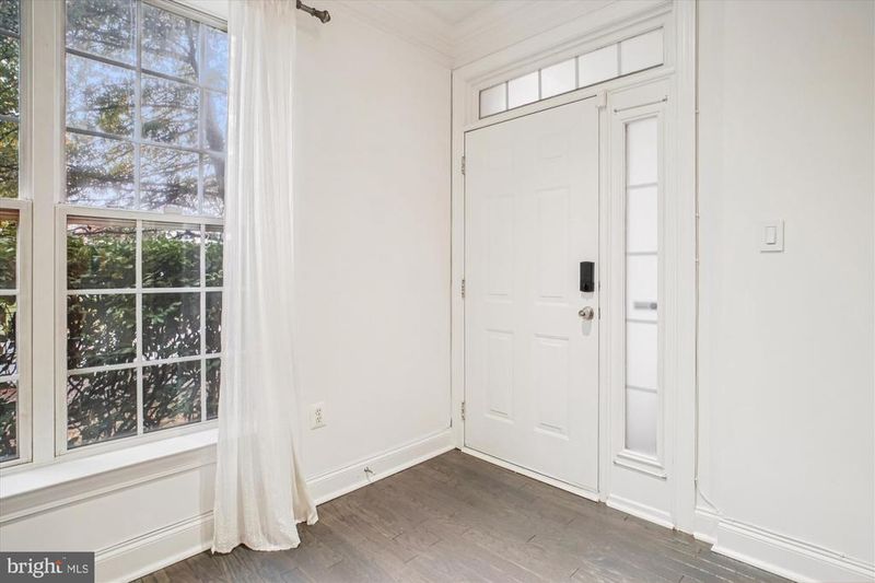 8085 Gatehouse Rd #4, Falls Church, VA 22042