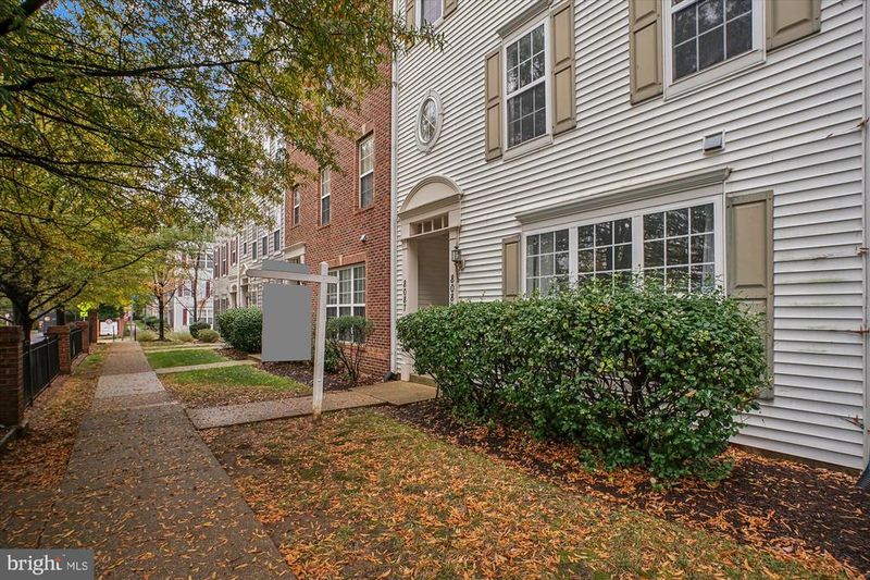 8085 Gatehouse Rd #4, Falls Church, VA 22042