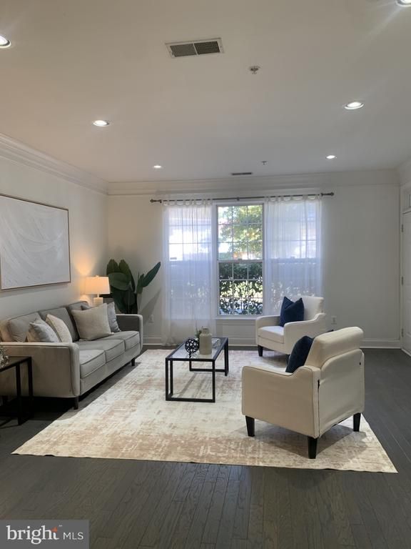8085 Gatehouse Rd #4, Falls Church, VA 22042