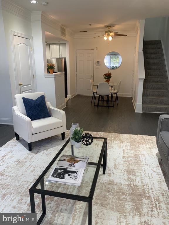 8085 Gatehouse Rd #4, Falls Church, VA 22042
