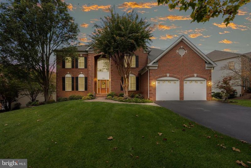 19685 Stanford Hall Pl, Ashburn, VA 20147