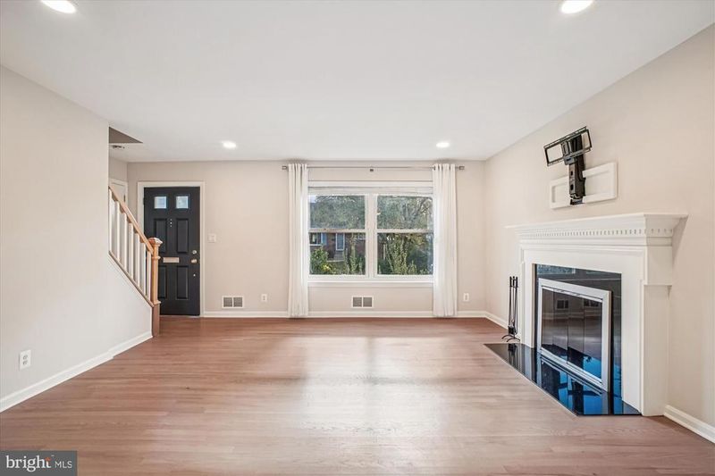 4409 Westbrook Ln, Kensington, MD 20895