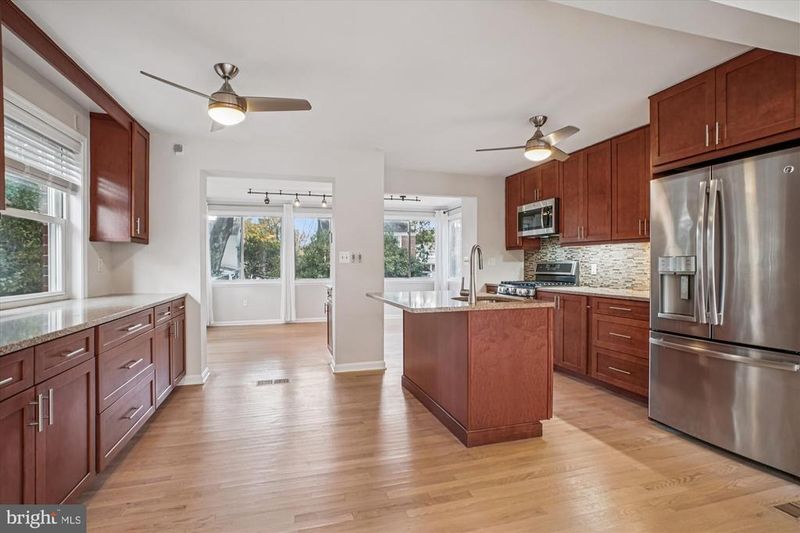 4409 Westbrook Ln, Kensington, MD 20895