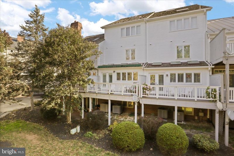 125 Chesterfield Pl, Leesburg, VA 20175