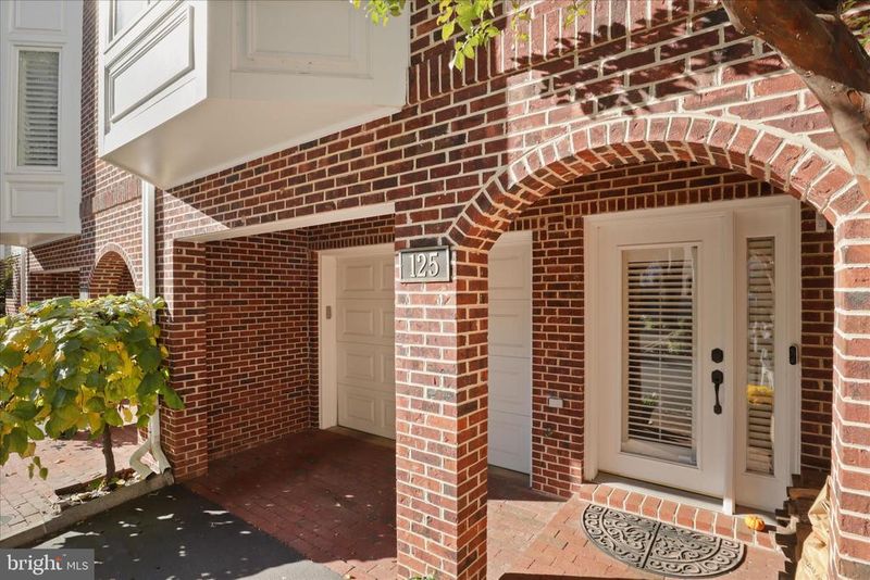 125 Chesterfield Pl, Leesburg, VA 20175