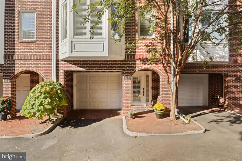 125 Chesterfield Pl, Leesburg, VA 20175