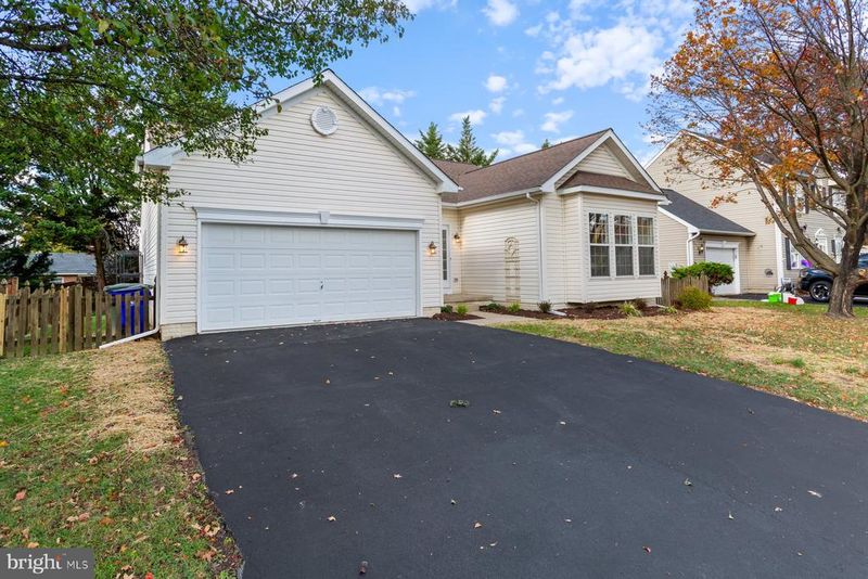 819 Aztec Dr, Frederick, MD 21701