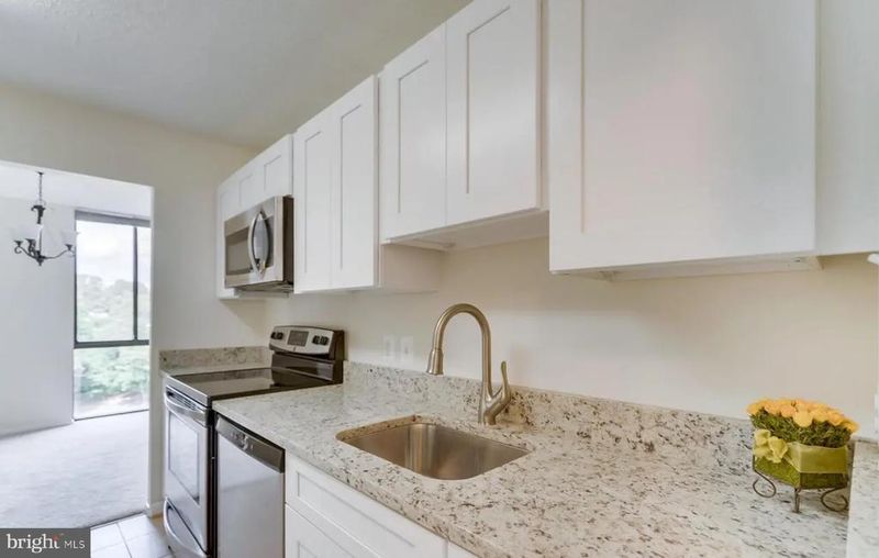 2311 Pimmit Dr #808, Falls Church, VA 22043