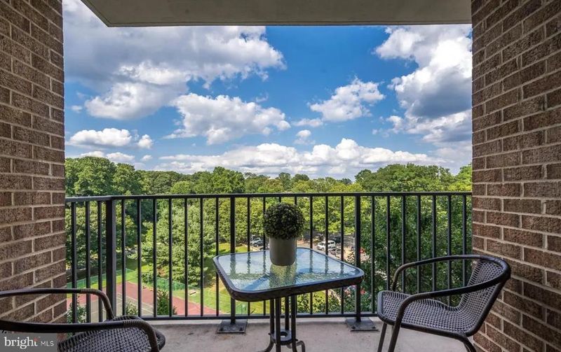2311 Pimmit Dr #808, Falls Church, VA 22043