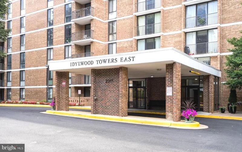 2311 Pimmit Dr #808, Falls Church, VA 22043