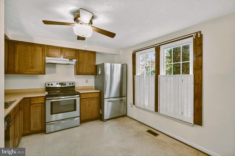 6064 Rock Glen Dr, Elkridge, MD 21075