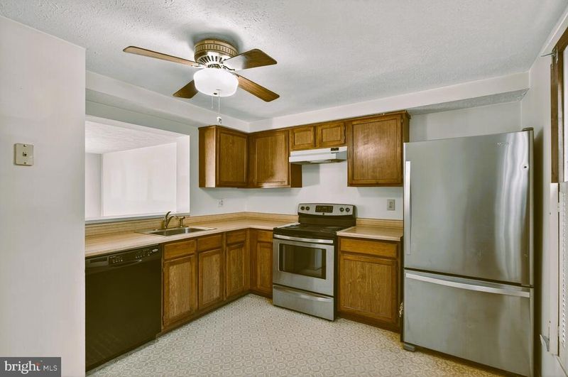 6064 Rock Glen Dr, Elkridge, MD 21075