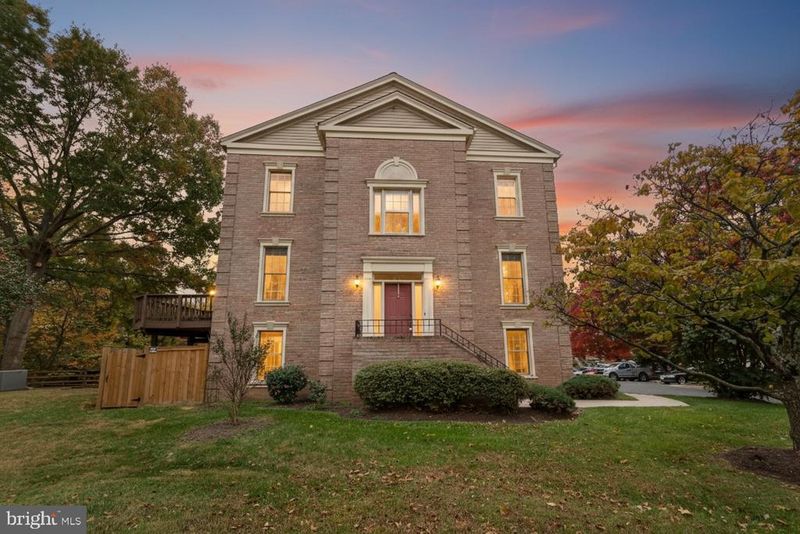 8019 Tanworth Ct, Springfield, VA 22152