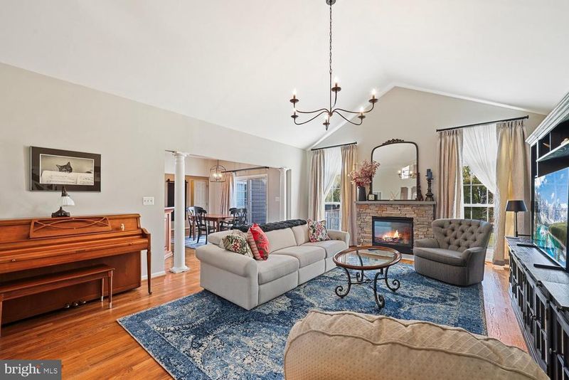609 S Maple Ave, Purcellville, VA 20132