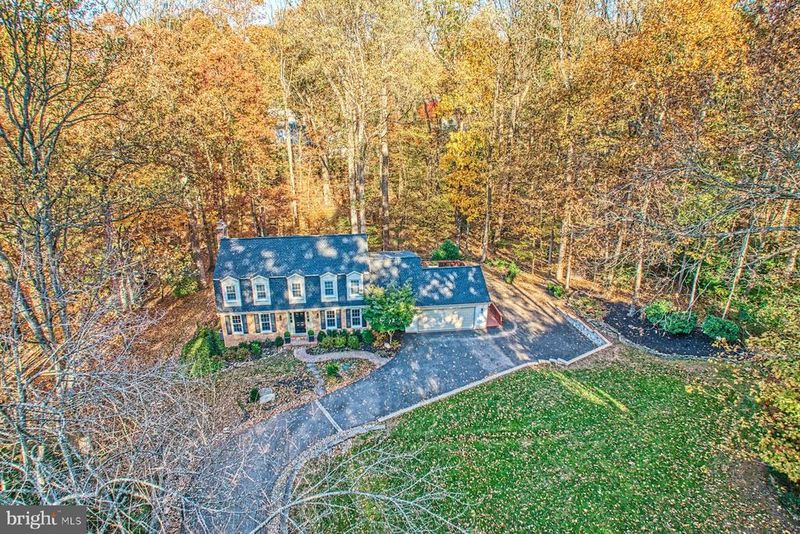 11008 Devenish Dr, Oakton, VA 22124