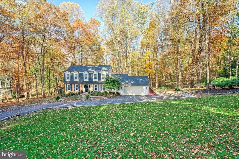 11008 Devenish Dr, Oakton, VA 22124