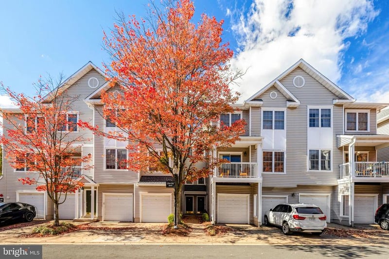 12912 Fair Briar Ln, Fairfax, VA 22033