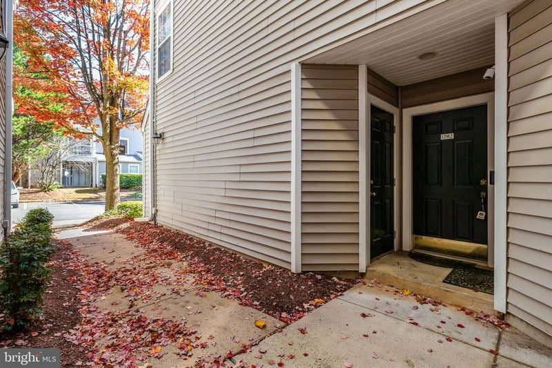 12912 Fair Briar Ln, Fairfax, VA 22033
