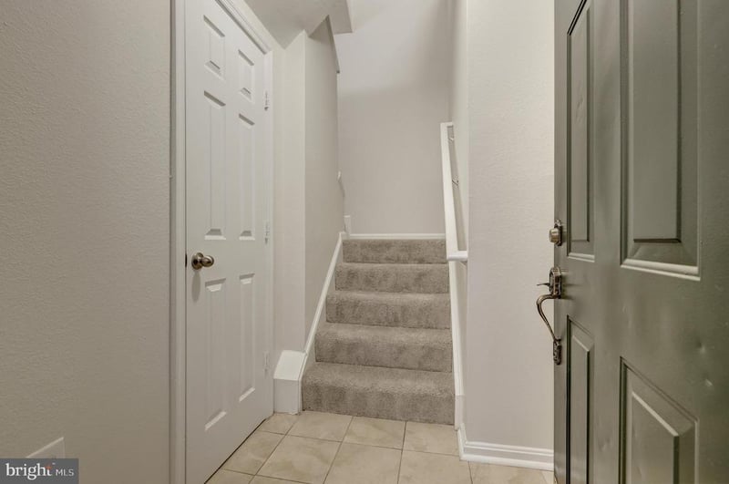 12855 Fair Briar Ln, Fairfax, VA 22033