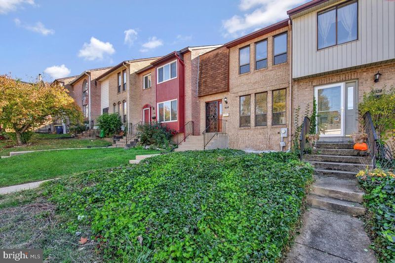 8739 Brae Brooke Dr, Lanham, MD 20706