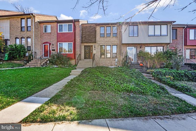 8739 Brae Brooke Dr, Lanham, MD 20706