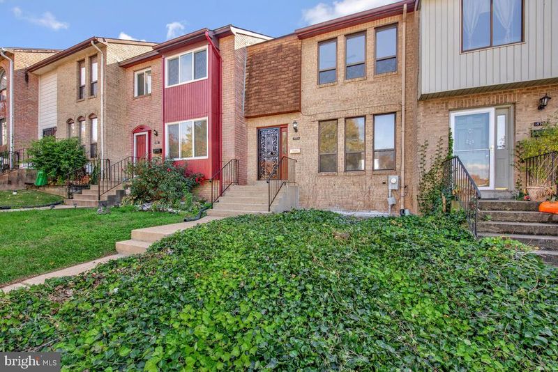 8739 Brae Brooke Dr, Lanham, MD 20706
