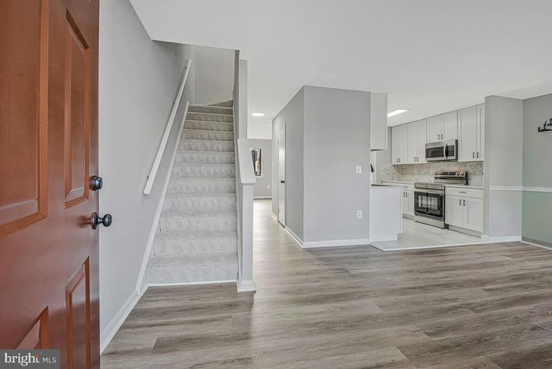 8739 Brae Brooke Dr, Lanham, MD 20706