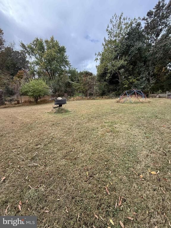 10209 Oxfordshire Rd, Great Falls, VA 22066