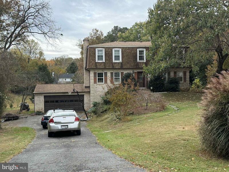 10209 Oxfordshire Rd, Great Falls, VA 22066