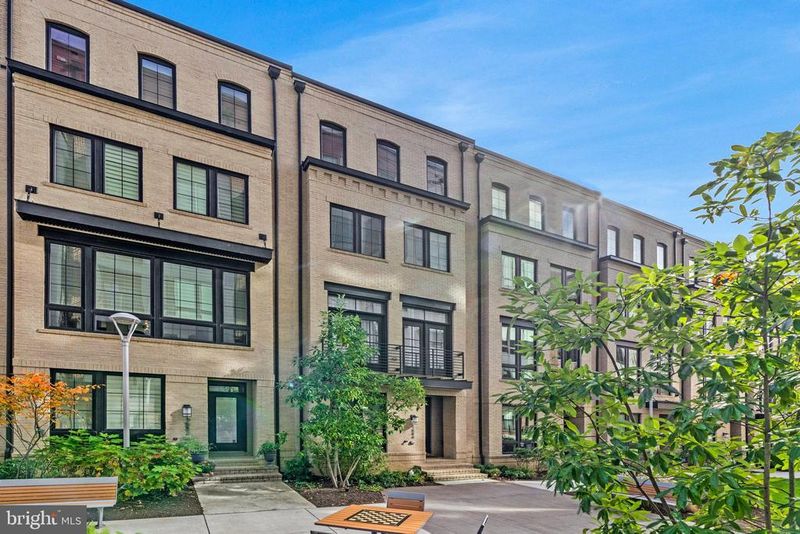 1884 Easterly Rd, Reston, VA 20190
