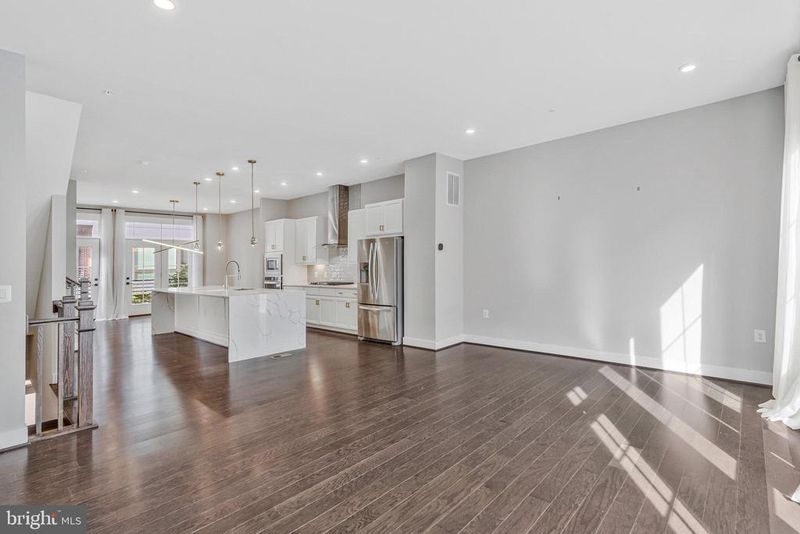 1884 Easterly Rd, Reston, VA 20190