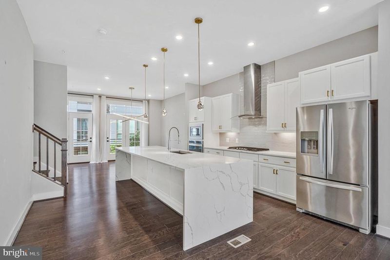 1884 Easterly Rd, Reston, VA 20190