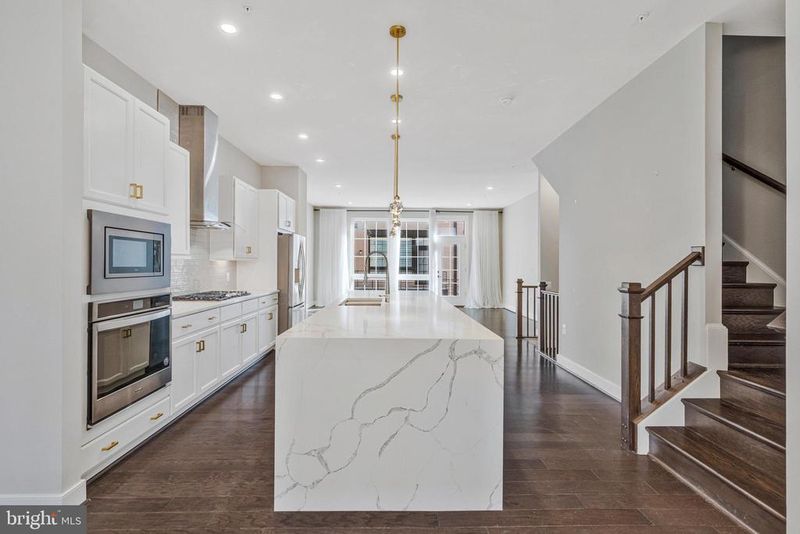 1884 Easterly Rd, Reston, VA 20190
