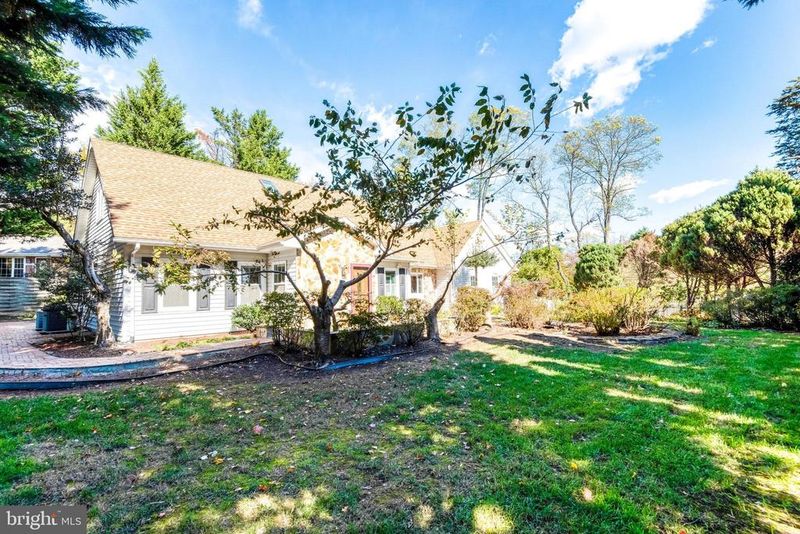 9720 Five Oaks Rd, Fairfax, VA 22031
